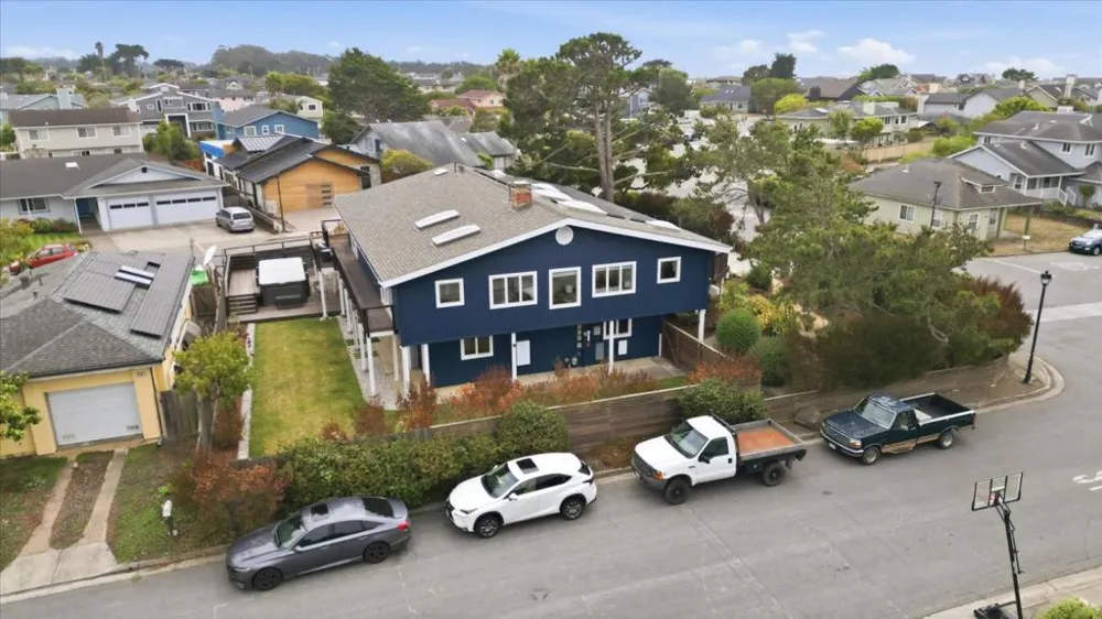 705 Alsace Loraine Avenue Half Moon Bay, CA 94019
