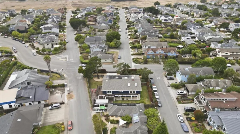 705 Alsace Loraine Avenue Half Moon Bay, CA 94019