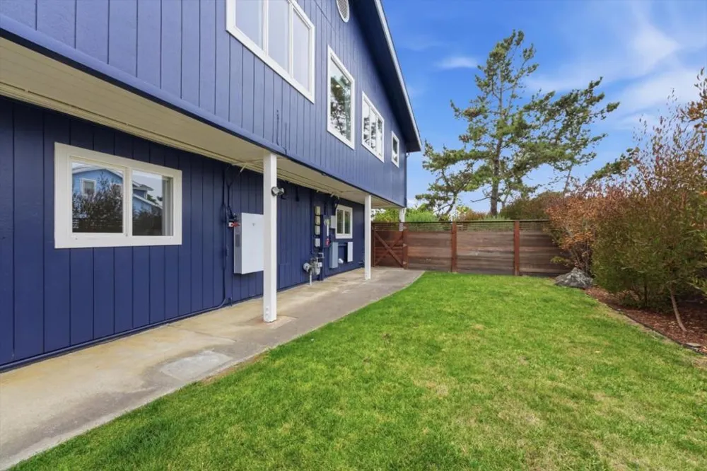 705 Alsace Loraine Avenue Half Moon Bay, CA 94019