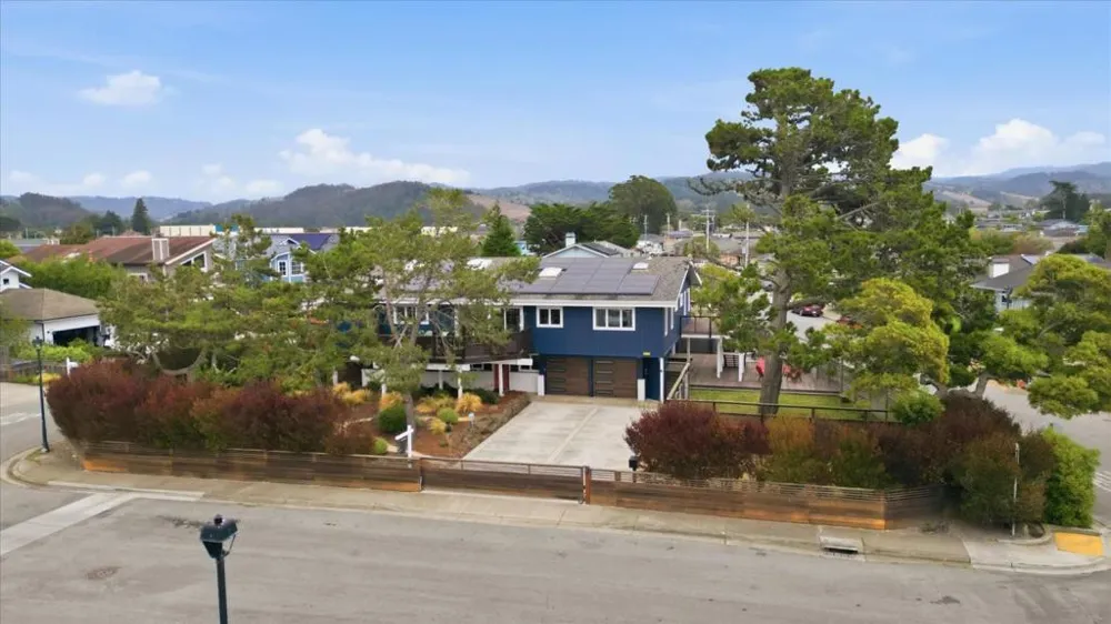 705 Alsace Loraine Avenue Half Moon Bay, CA 94019
