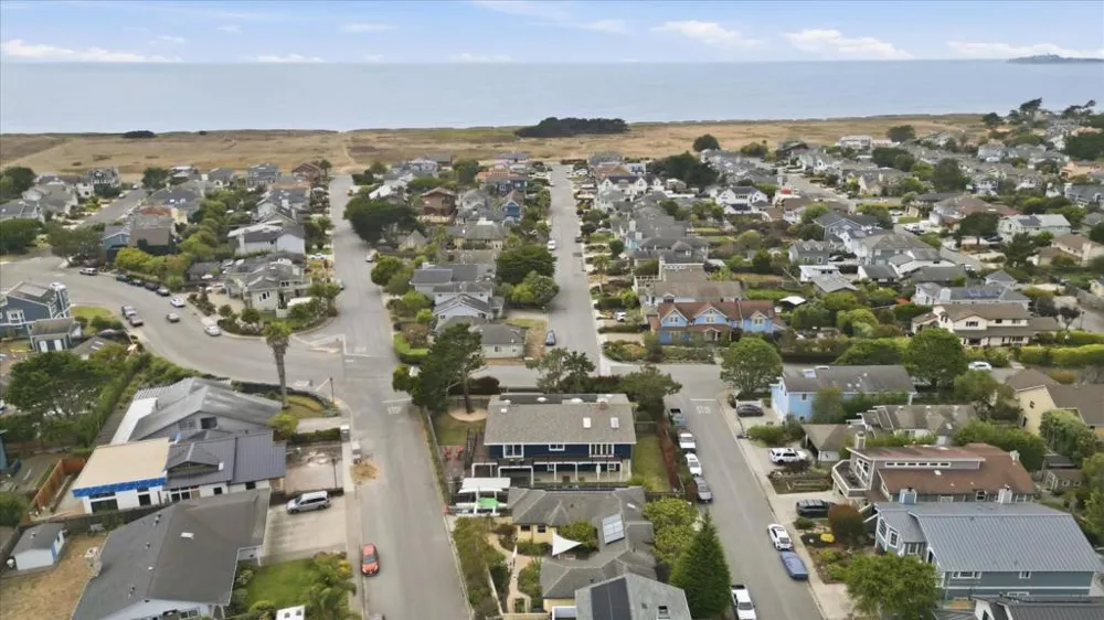 705 Alsace Loraine Avenue Half Moon Bay, CA 94019