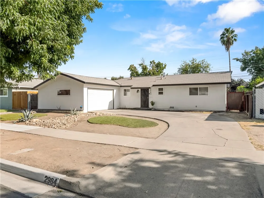 2984 E Norwich Fresno, CA 93726