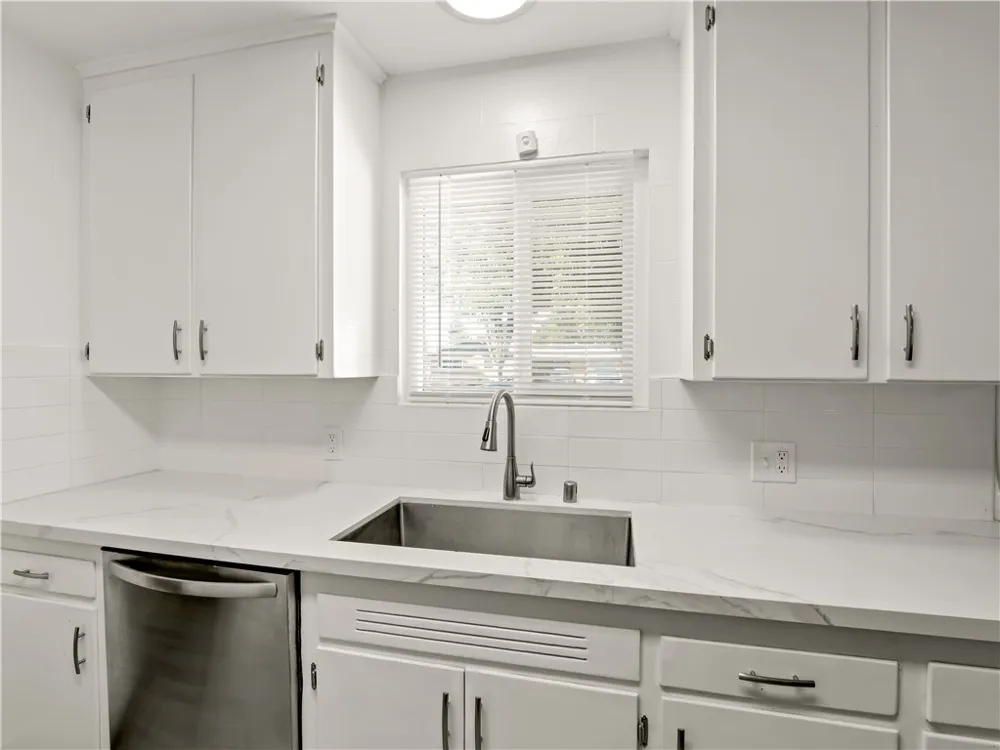 2984 E Norwich Fresno, CA 93726