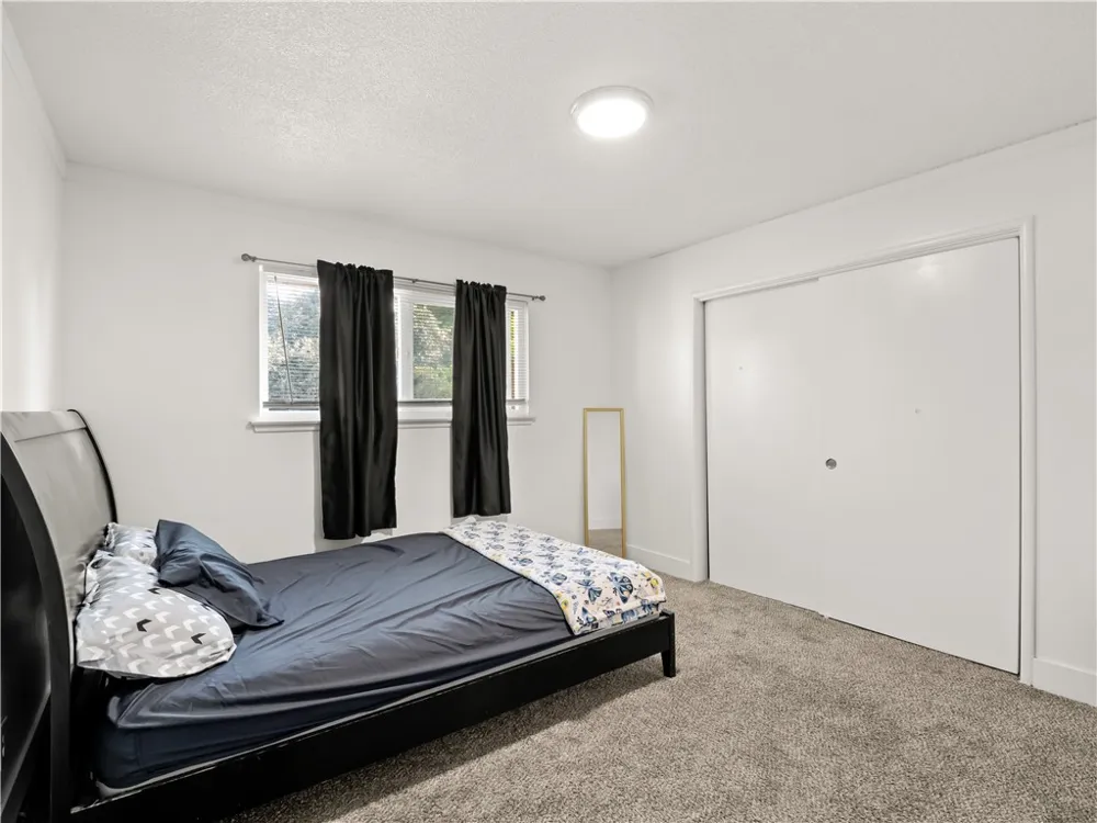 2984 E Norwich Fresno, CA 93726