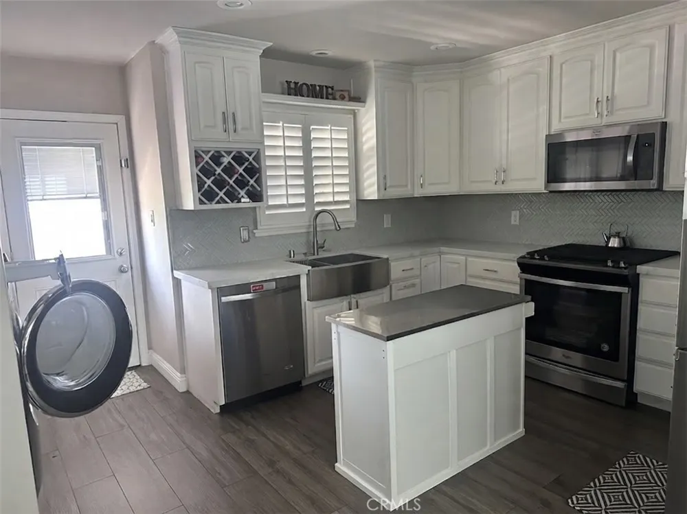 14542 Berg Street Sylmar, CA 91342