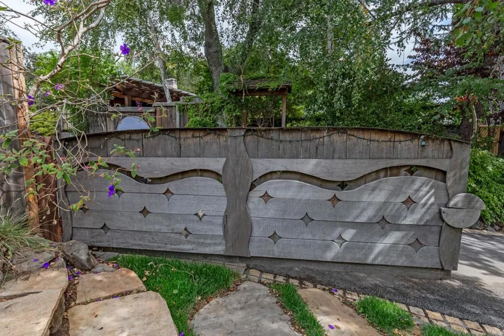 232 Highland Terrace Woodside, CA 94062