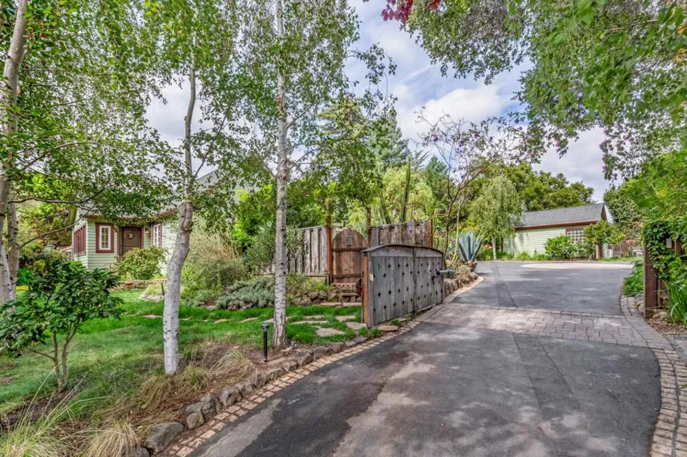 232 Highland Terrace Woodside, CA 94062
