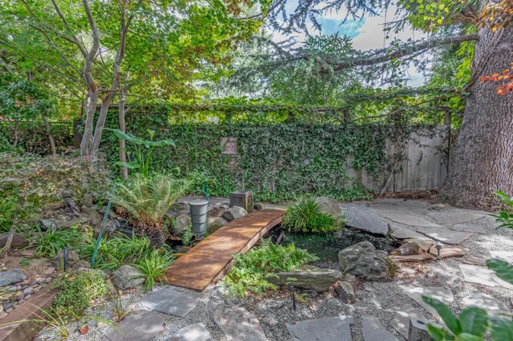 232 Highland Terrace Woodside, CA 94062