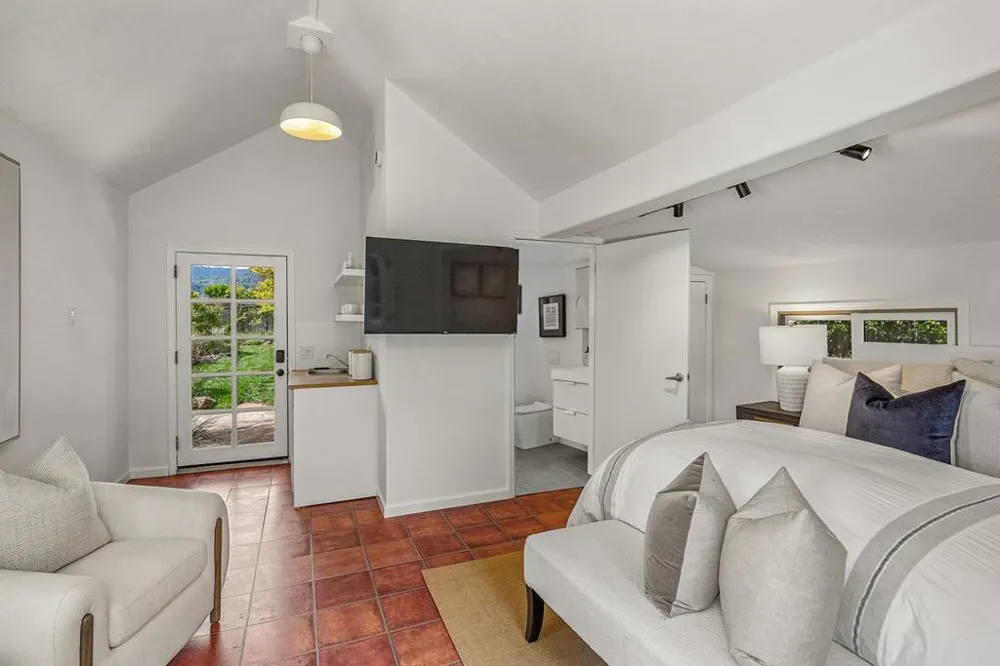 232 Highland Terrace Woodside, CA 94062
