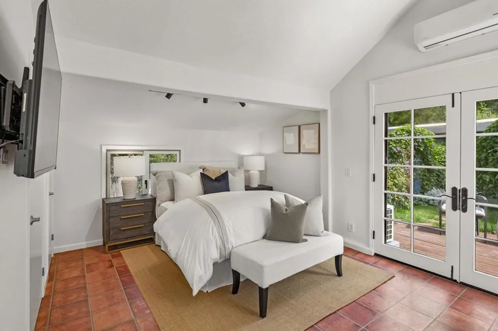 232 Highland Terrace Woodside, CA 94062