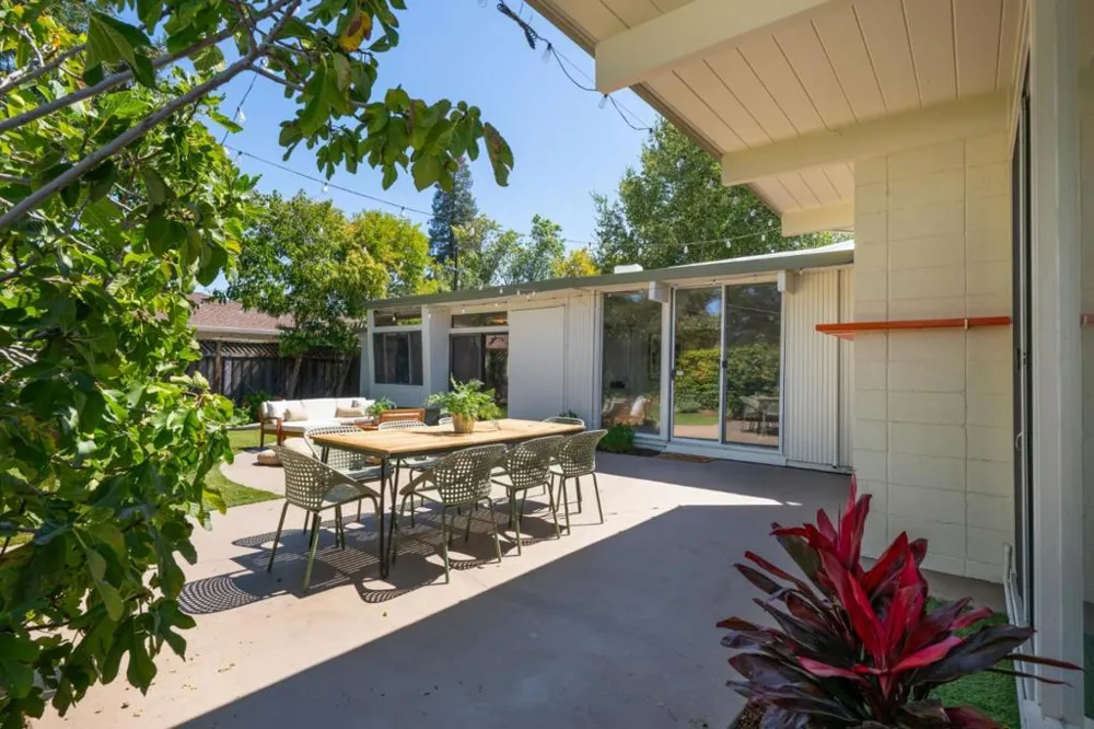 1199 Lyons Street Redwood City, CA 94061
