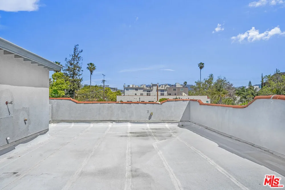 741 Las Palmas Avenue Los Angeles, CA 90038