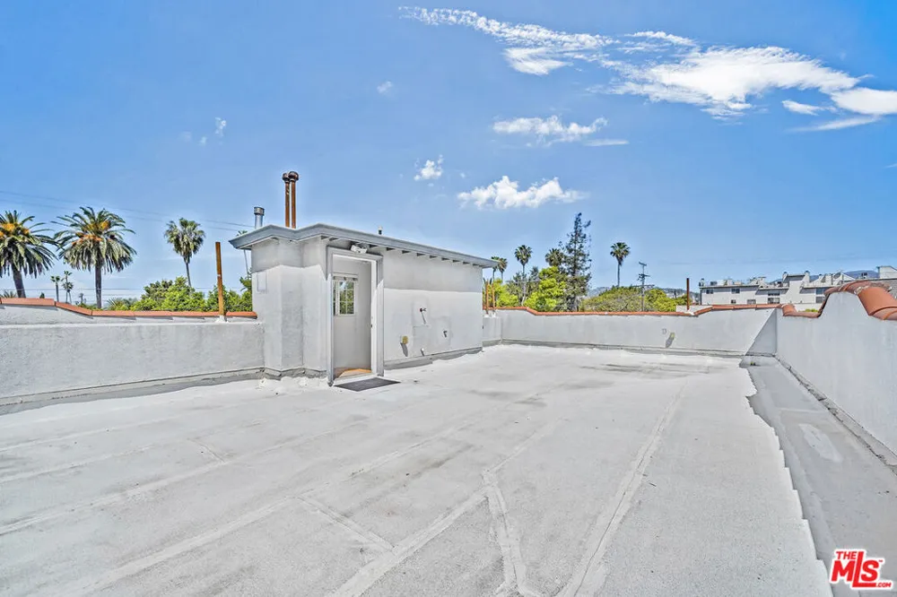 741 Las Palmas Avenue Los Angeles, CA 90038
