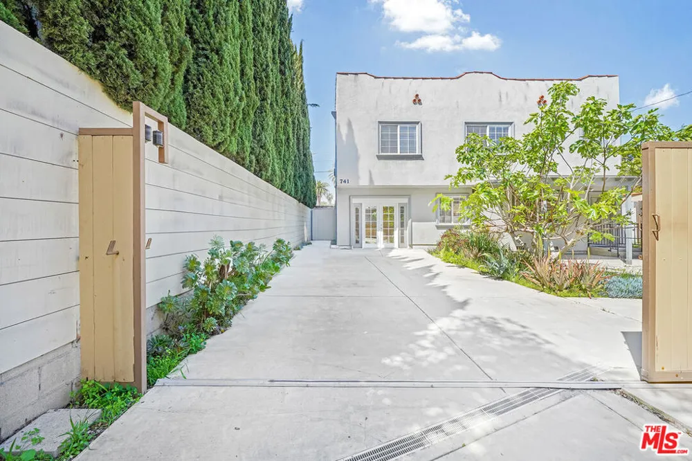 741 Las Palmas Avenue Los Angeles, CA 90038