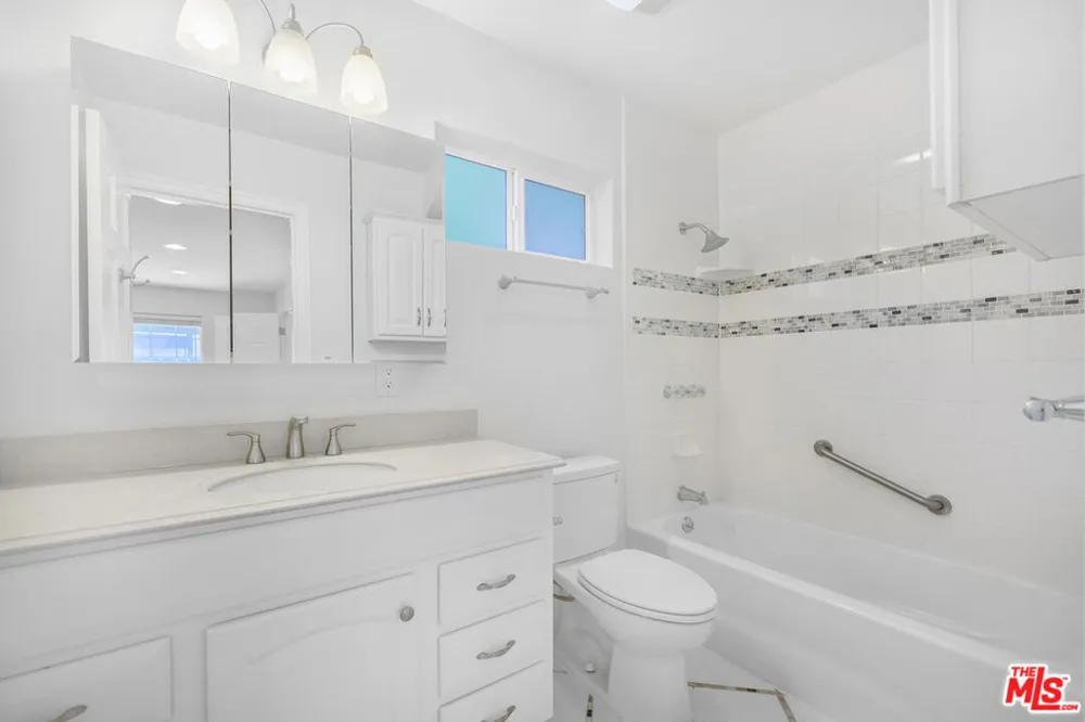 741 Las Palmas Avenue Los Angeles, CA 90038