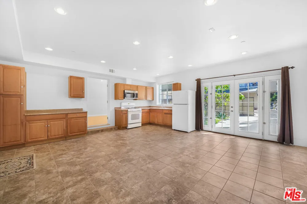 741 Las Palmas Avenue Los Angeles, CA 90038