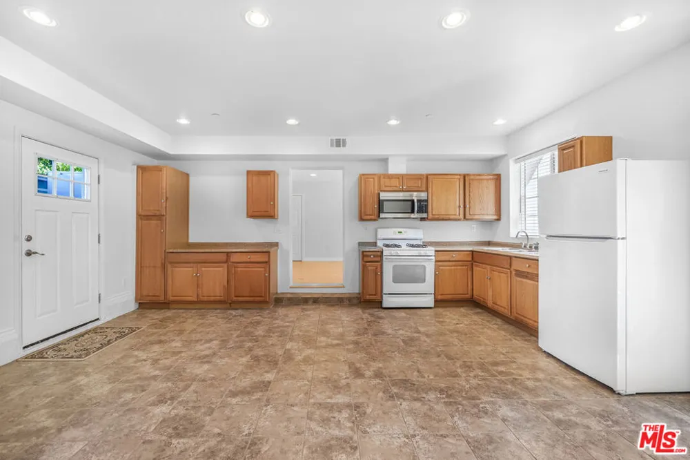 741 Las Palmas Avenue Los Angeles, CA 90038