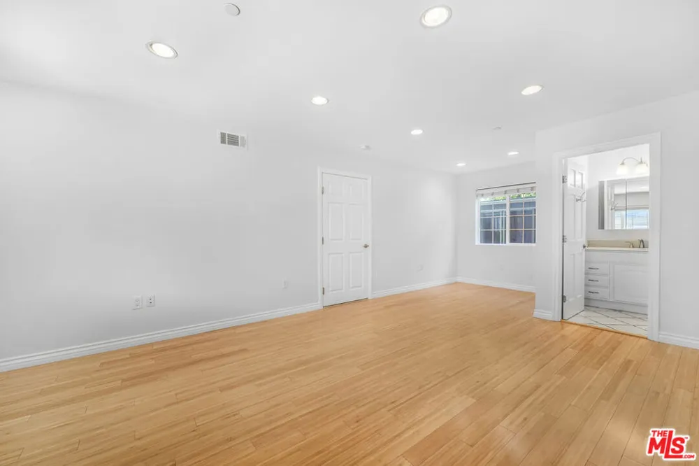 741 Las Palmas Avenue Los Angeles, CA 90038