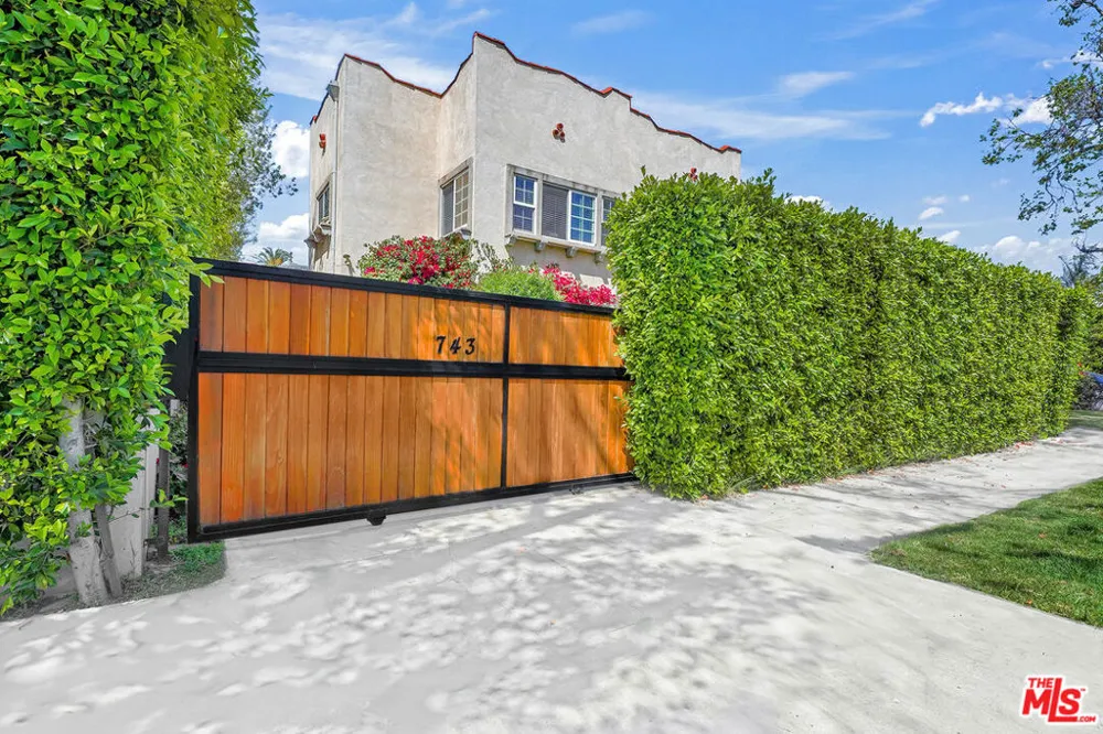 741 Las Palmas Avenue Los Angeles, CA 90038