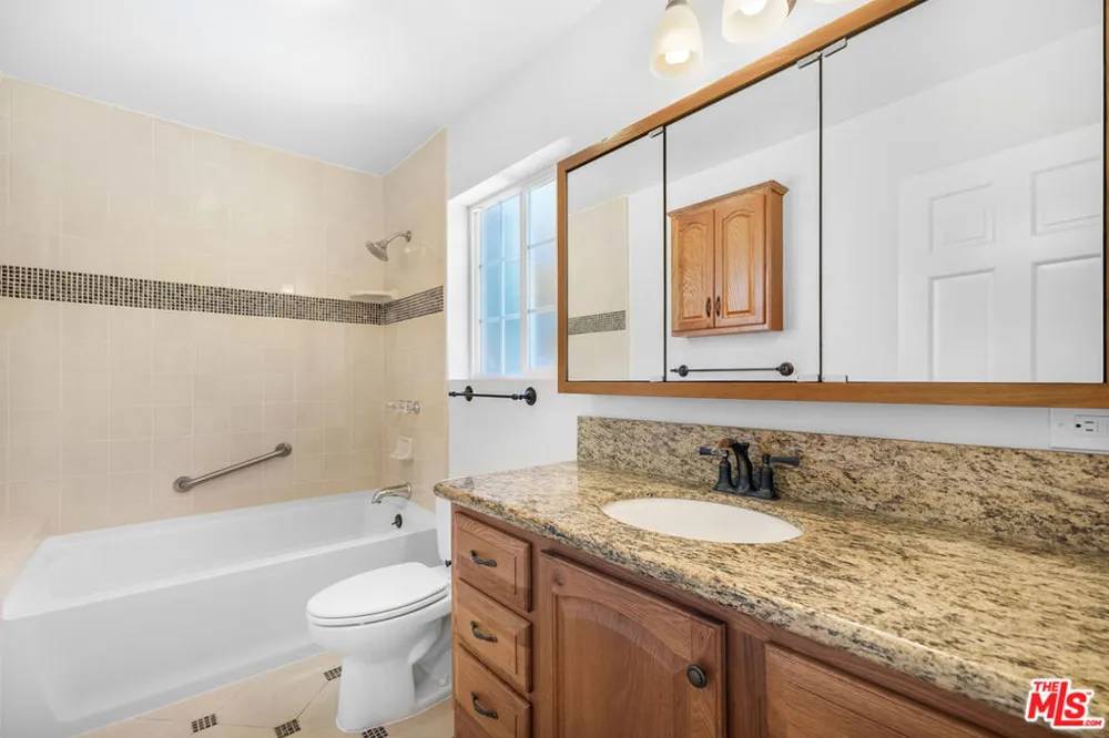 741 Las Palmas Avenue Los Angeles, CA 90038