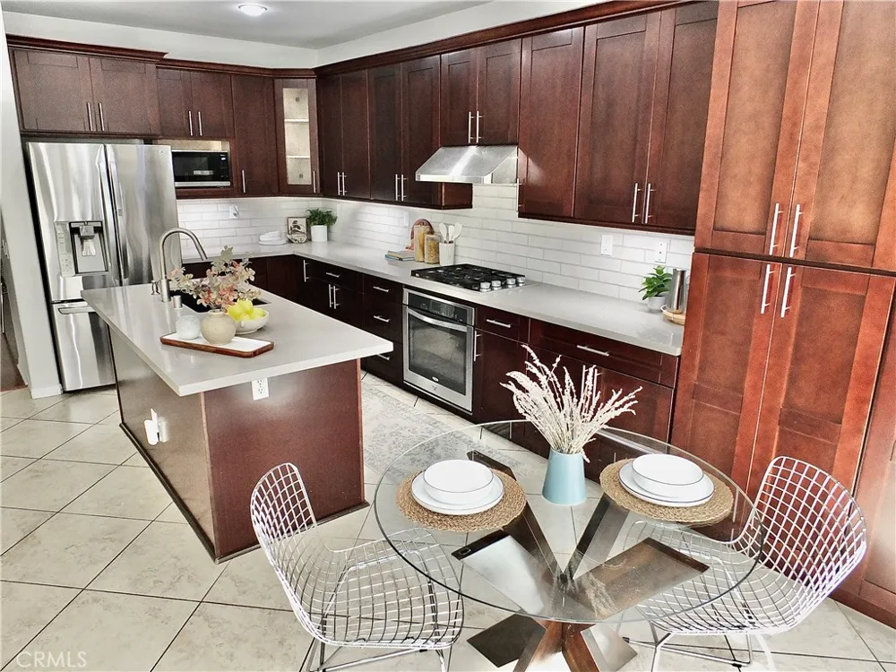 2471 Amelia Court Signal Hill, CA 90755