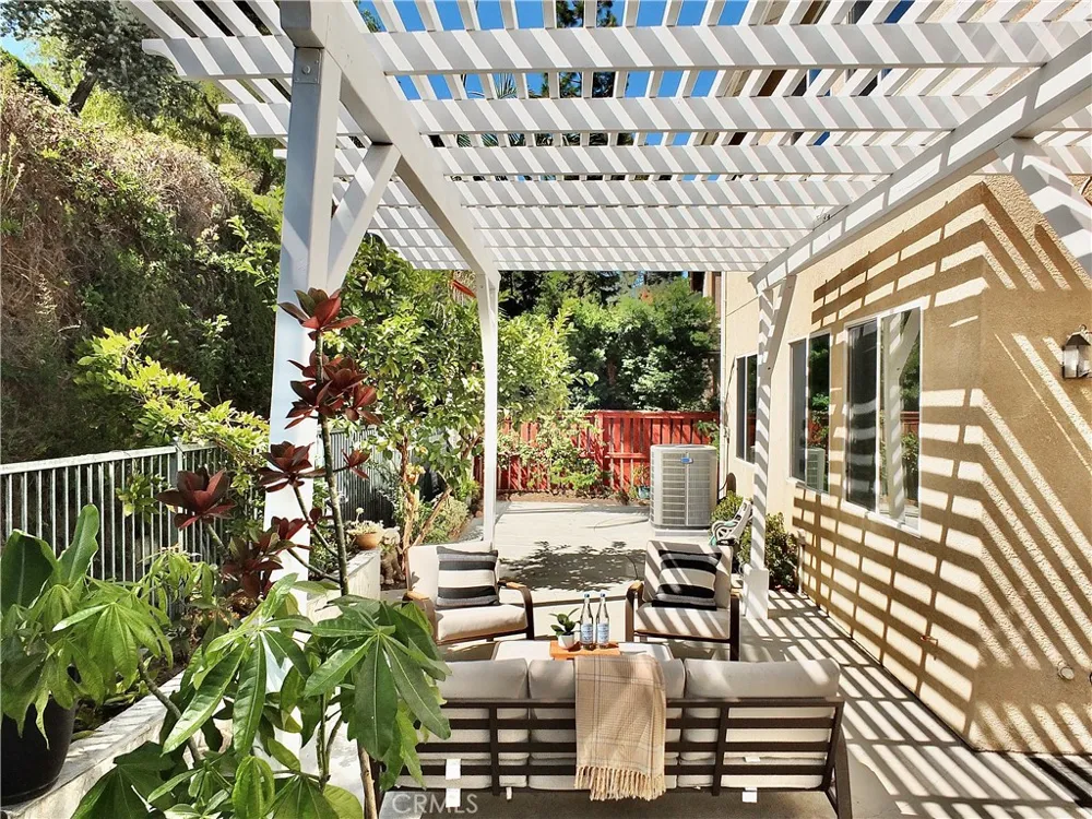 2471 Amelia Court Signal Hill, CA 90755