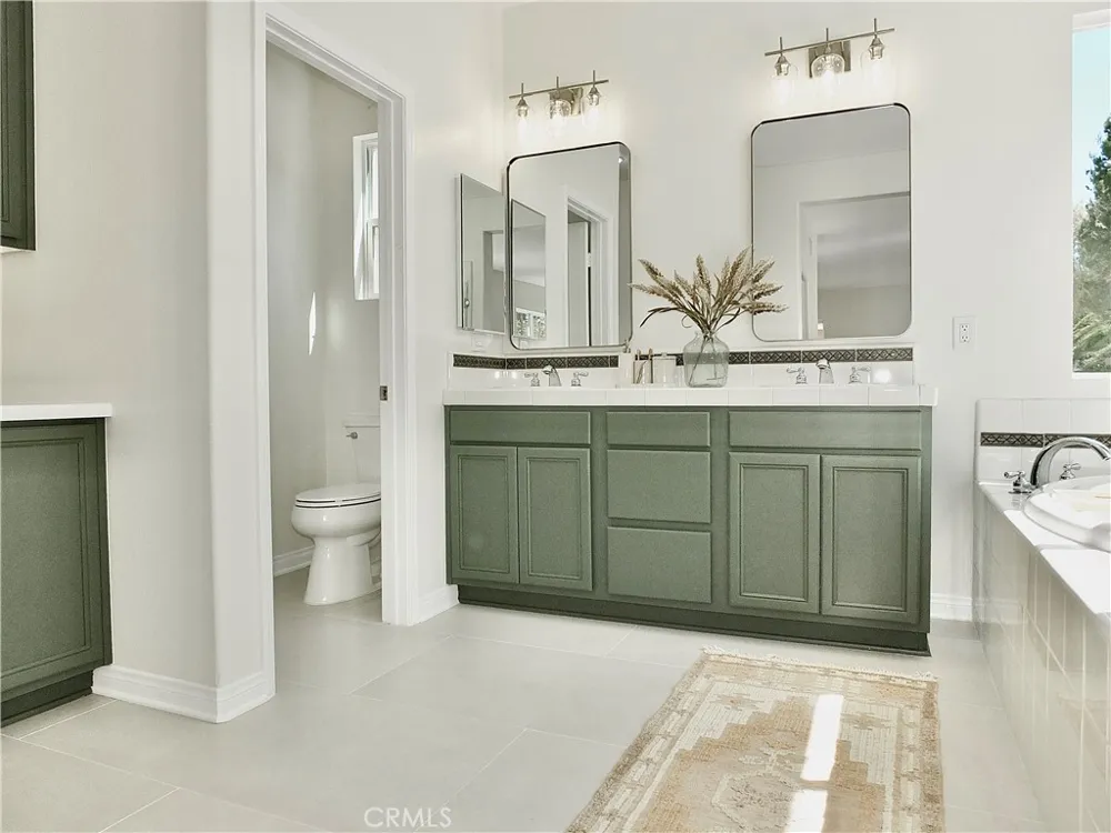 2471 Amelia Court Signal Hill, CA 90755