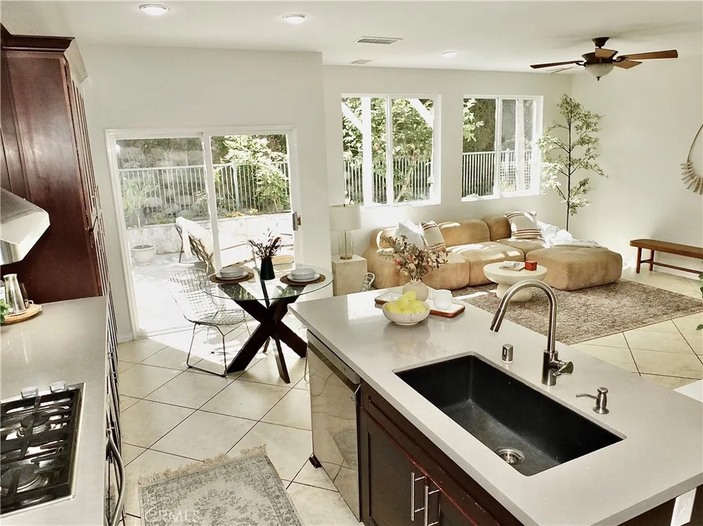 2471 Amelia Court Signal Hill, CA 90755