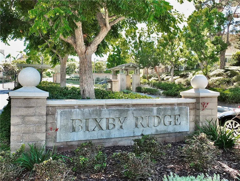 2471 Amelia Court Signal Hill, CA 90755