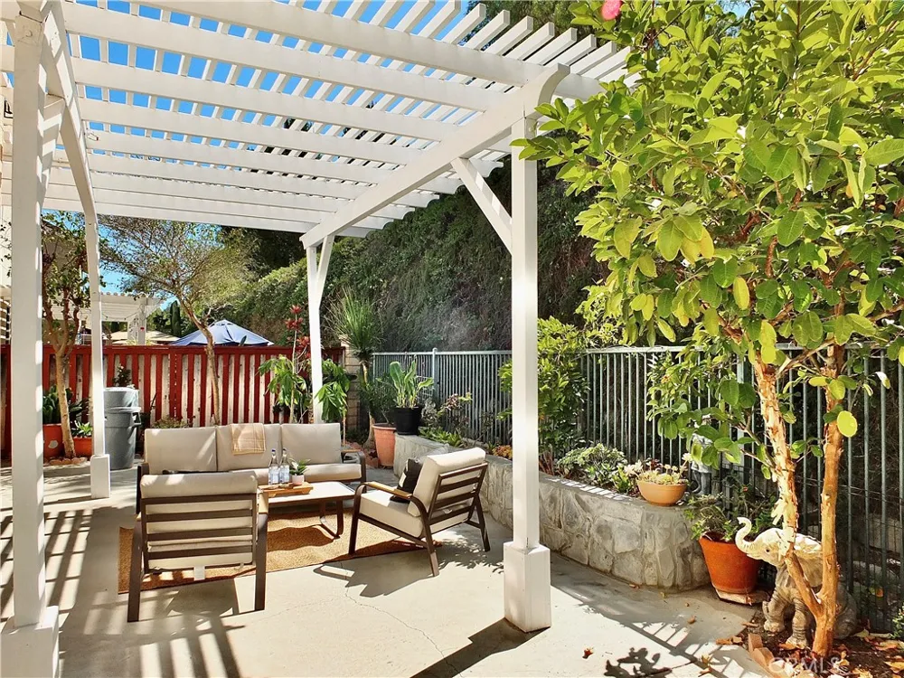 2471 Amelia Court Signal Hill, CA 90755