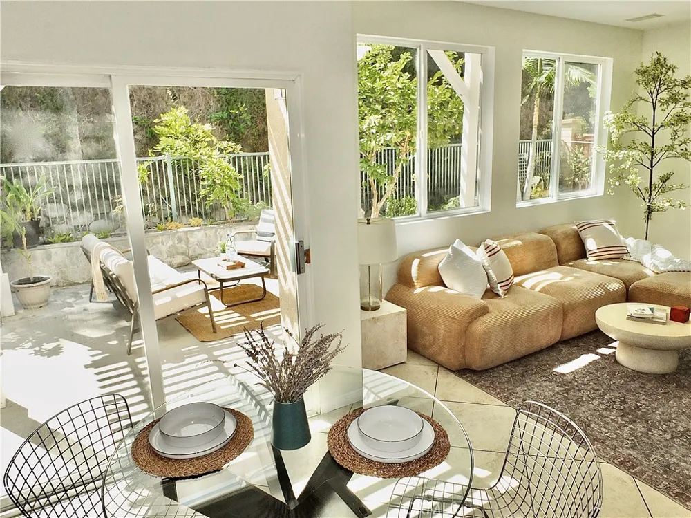 2471 Amelia Court Signal Hill, CA 90755