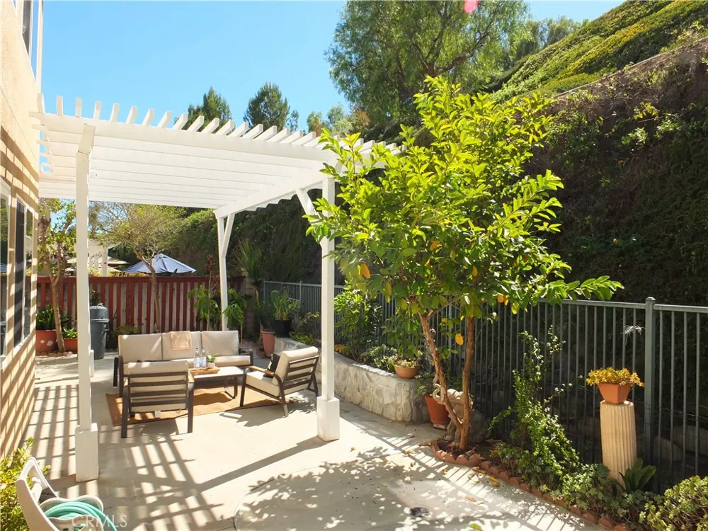 2471 Amelia Court Signal Hill, CA 90755