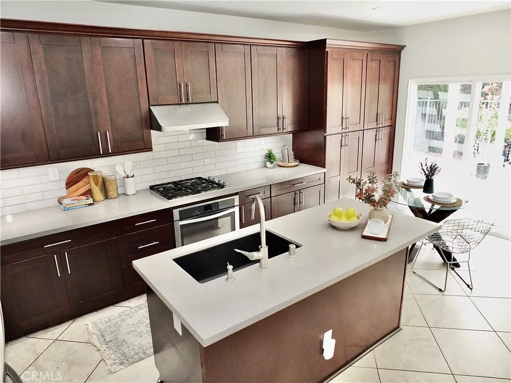 2471 Amelia Court Signal Hill, CA 90755