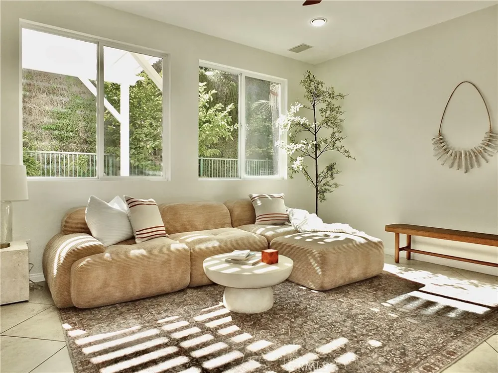 2471 Amelia Court Signal Hill, CA 90755