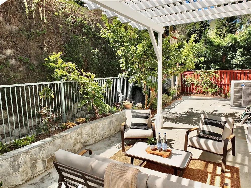 2471 Amelia Court Signal Hill, CA 90755