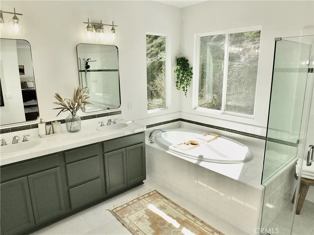 2471 Amelia Court Signal Hill, CA 90755