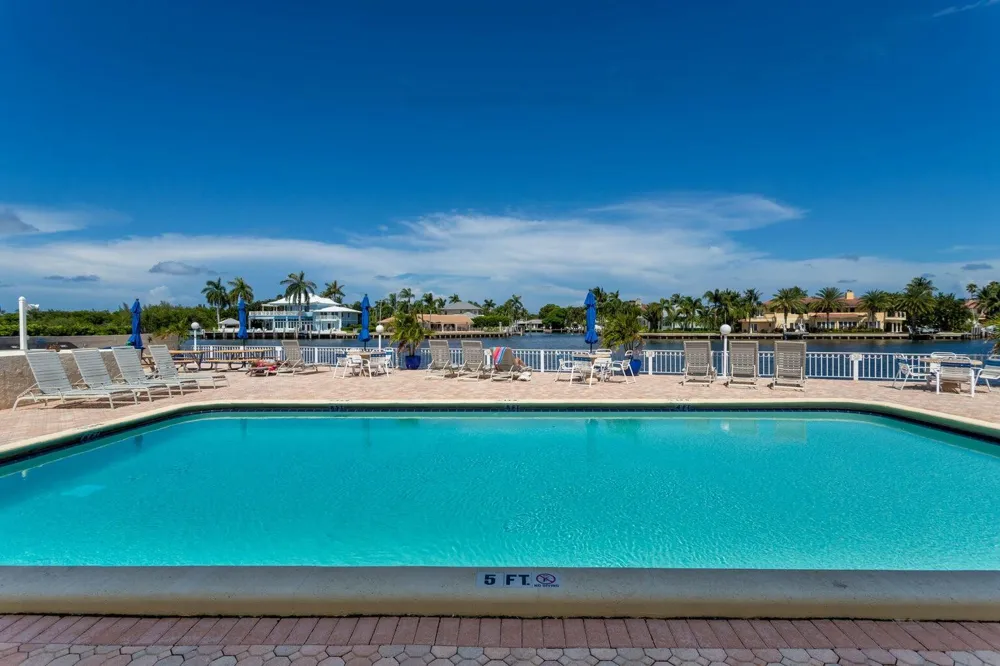 640 Snug Harbor Drive #F6 Boynton Beach, FL 33435