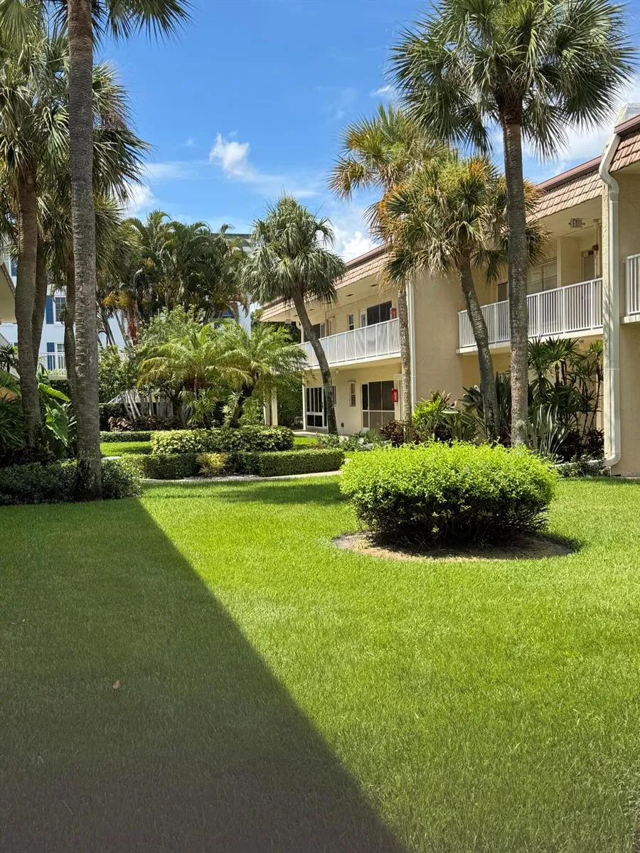 640 Snug Harbor Drive #F6 Boynton Beach, FL 33435