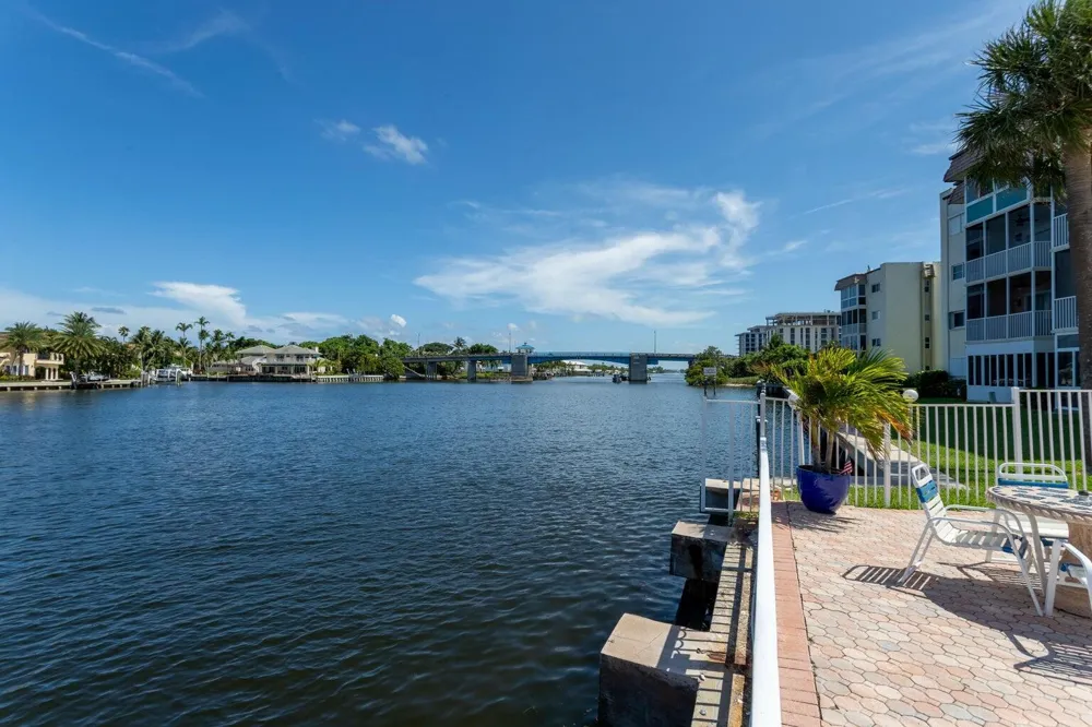 640 Snug Harbor Drive #F6 Boynton Beach, FL 33435