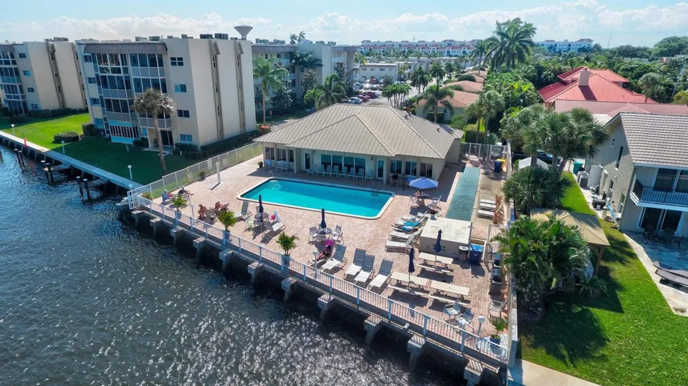 640 Snug Harbor Drive #F6 Boynton Beach, FL 33435