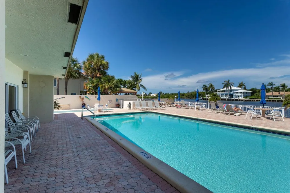 640 Snug Harbor Drive #F6 Boynton Beach, FL 33435