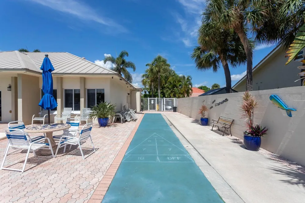 640 Snug Harbor Drive #F6 Boynton Beach, FL 33435