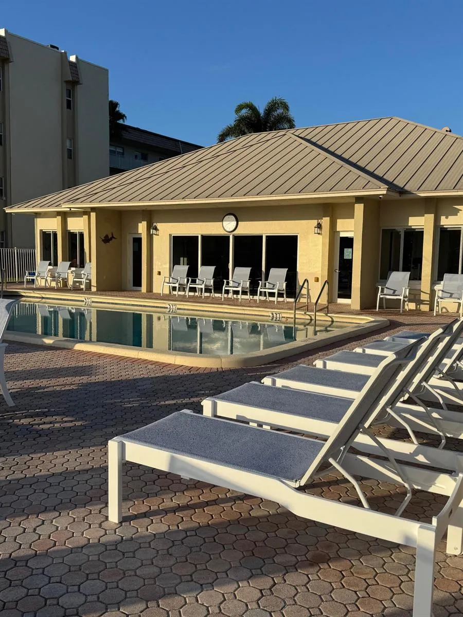 640 Snug Harbor Drive #F6 Boynton Beach, FL 33435