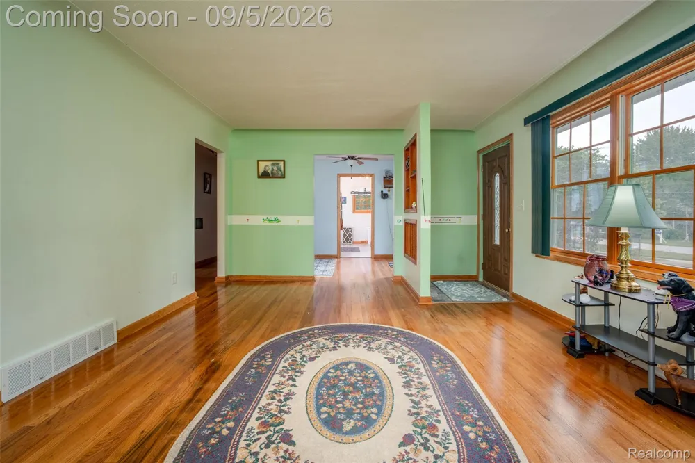 206 Coleman Drive Waterford Charter Township, MI 48328