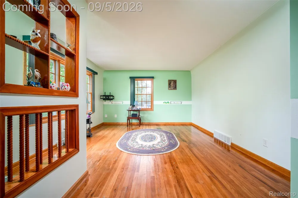 206 Coleman Drive Waterford Charter Township, MI 48328