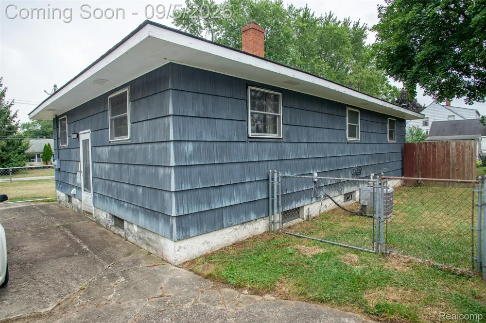 206 Coleman Drive Waterford Charter Township, MI 48328