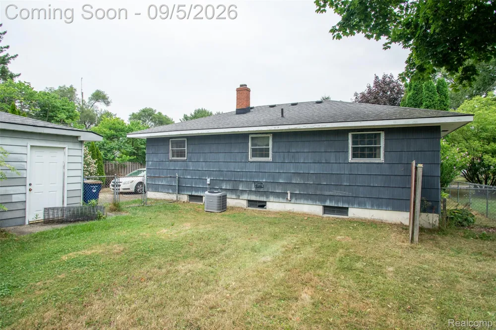 206 Coleman Drive Waterford Charter Township, MI 48328