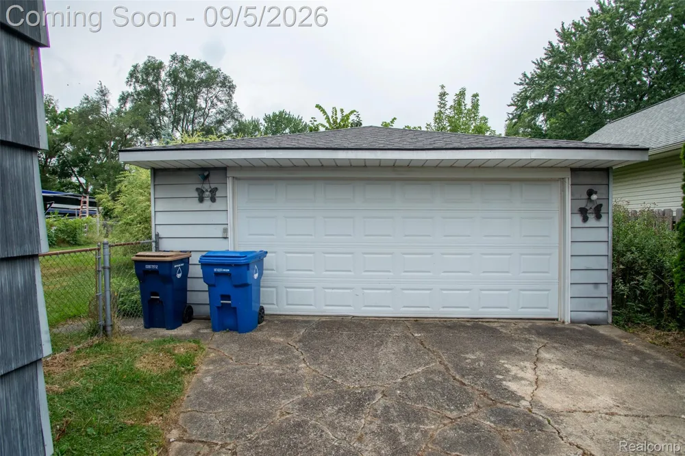 206 Coleman Drive Waterford Charter Township, MI 48328