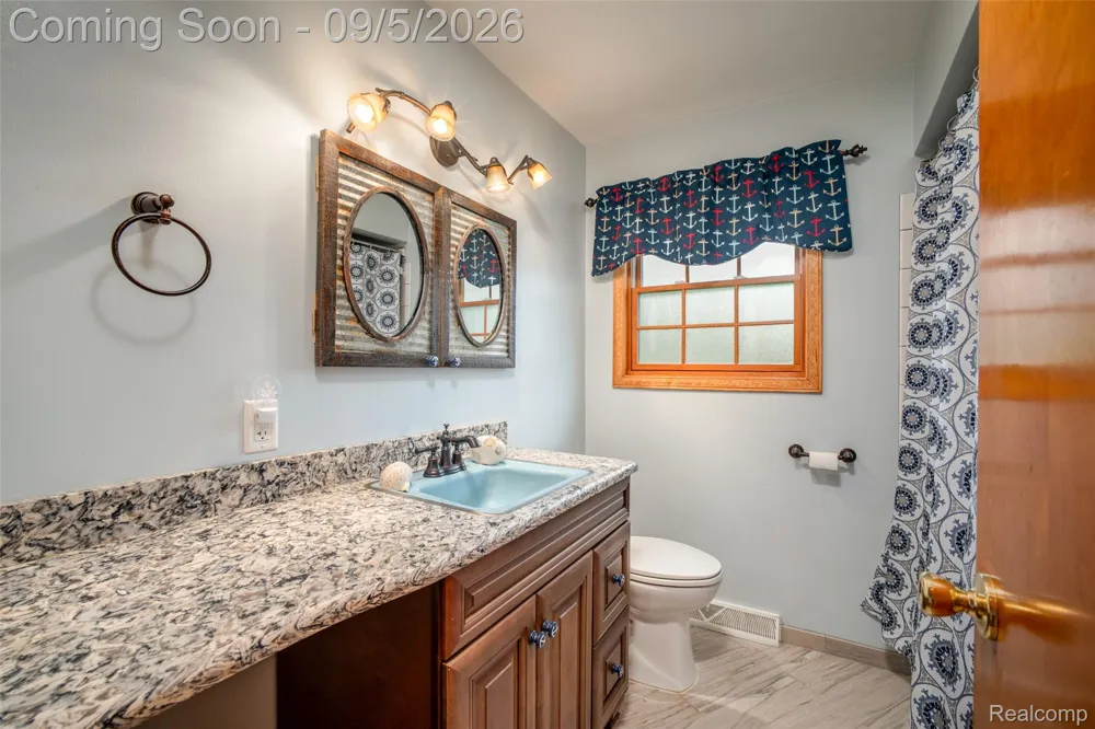 206 Coleman Drive Waterford Charter Township, MI 48328