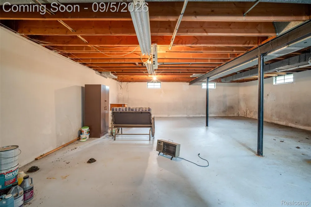 206 Coleman Drive Waterford Charter Township, MI 48328